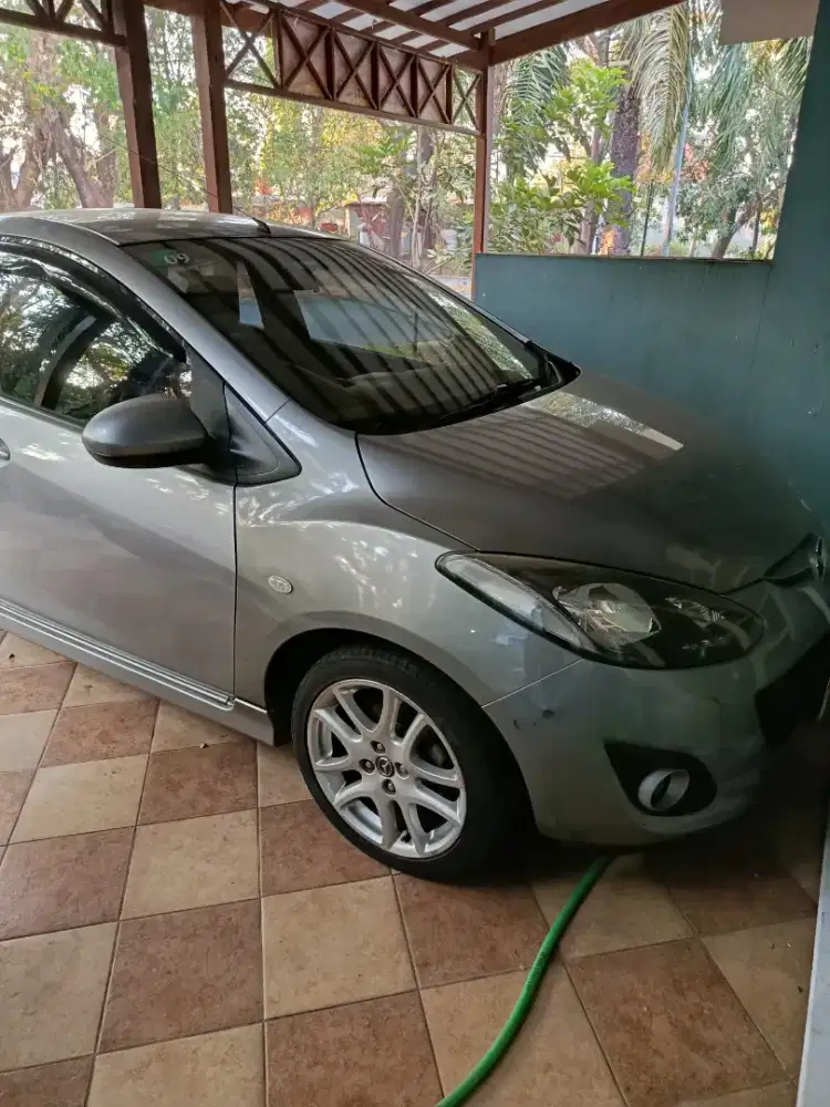 Jual mobil Mazda 2 thn 2013 matic.