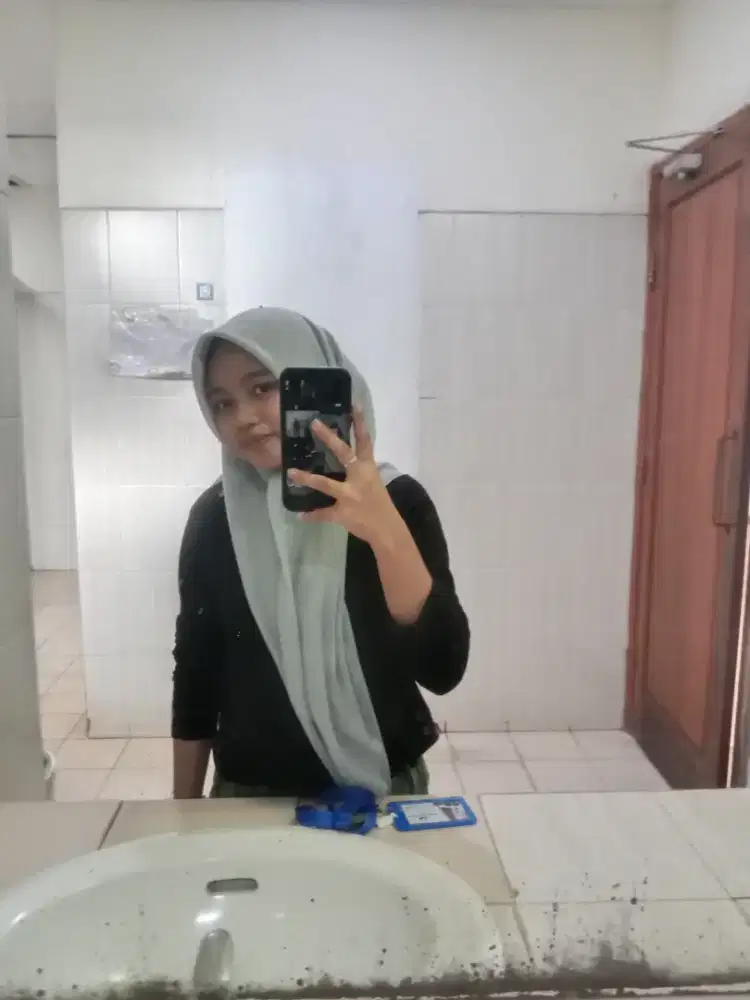Permisi kk barang kali ada loker bisa ksih tau sy