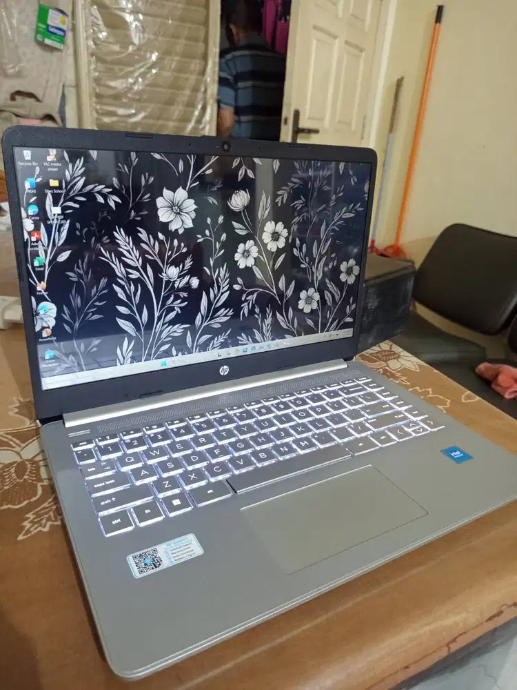 Laptop hp, dibeli maret 2025. Dijual karena butuh duit