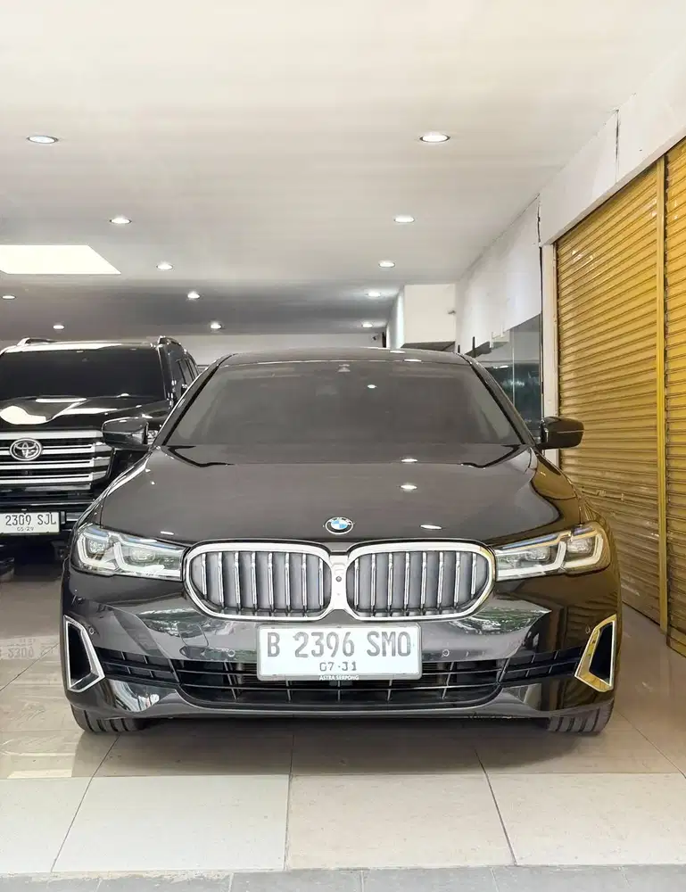 BMW 530 Opulence 2021 July Hitam Metalik Vieta Motor Termurah