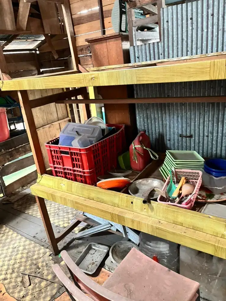 Perabotan bekas warung
