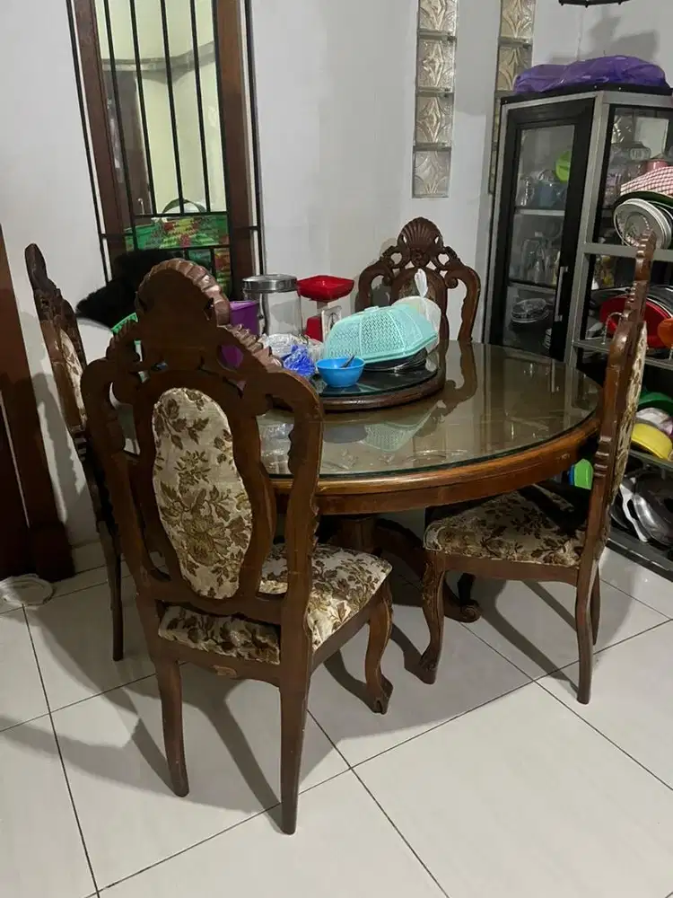 Meja makan jati