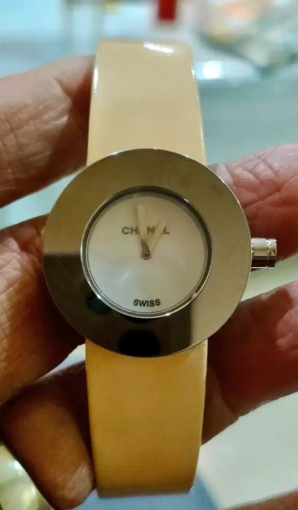 Jam tangan chanel la ronde
Full Original

Klasik