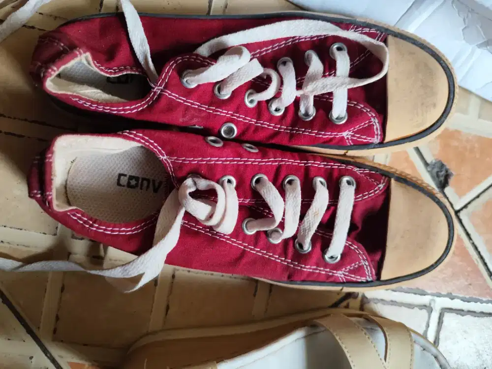 Sepatu Converse 39
