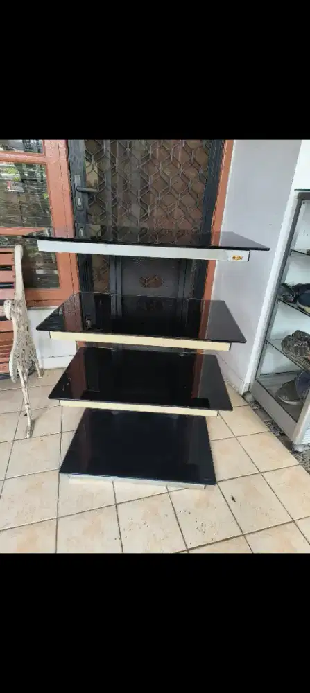 Rak tv besi, tatakan kaca msh mulus