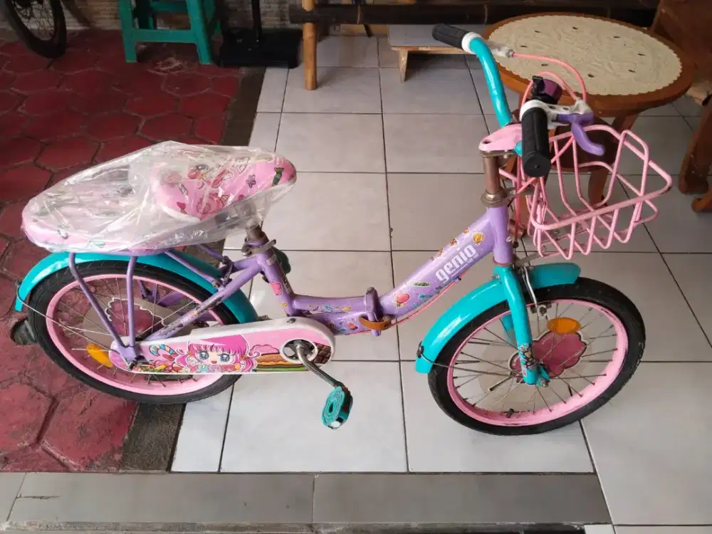 Sepeda lipat second cewek merk Genio