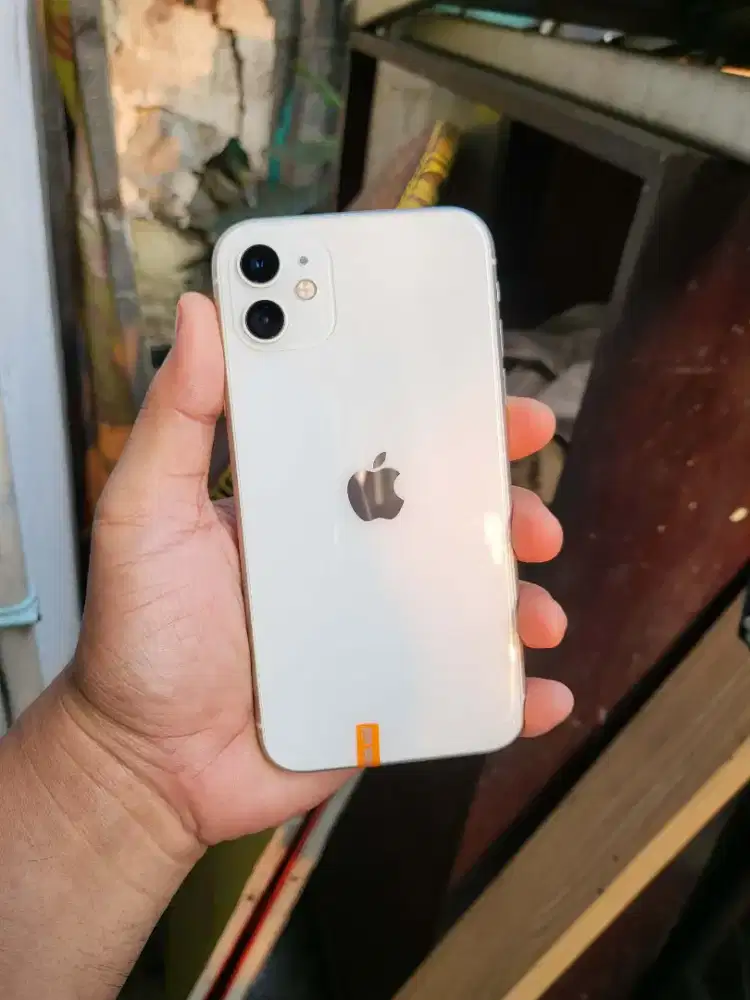 iPhone 11 White Inter Wifi Only Mulus