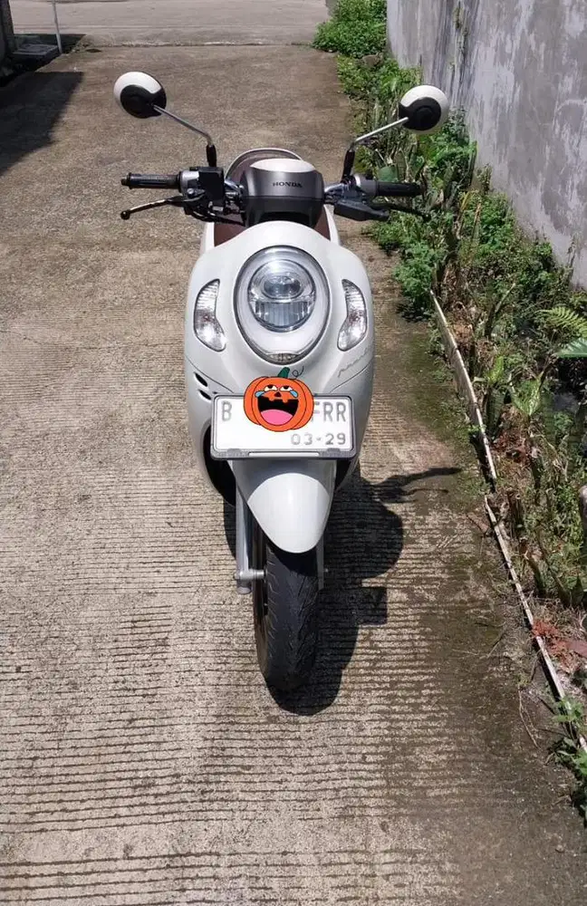 Honda scoopy prestige white 2024