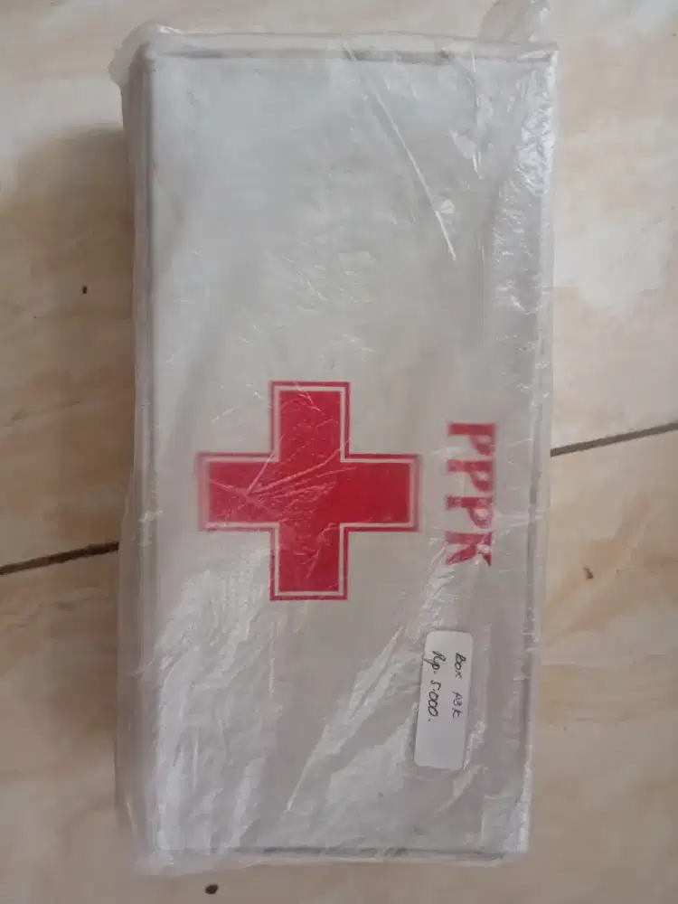 Kotak P3K Putih
