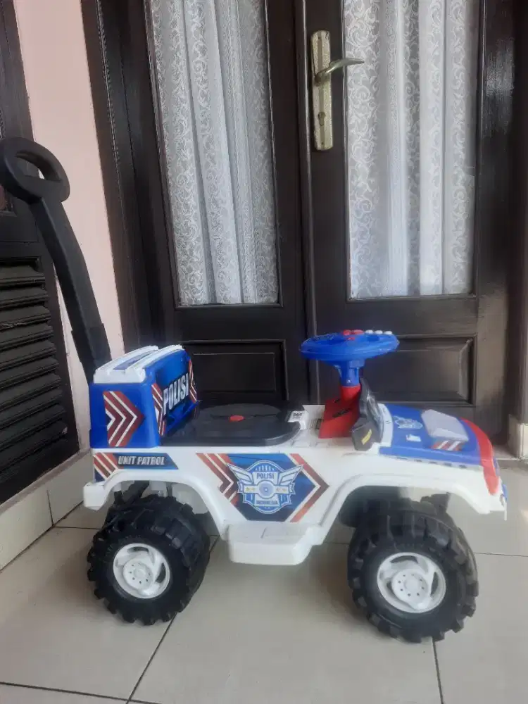 Mobil-mobilan Polisi
