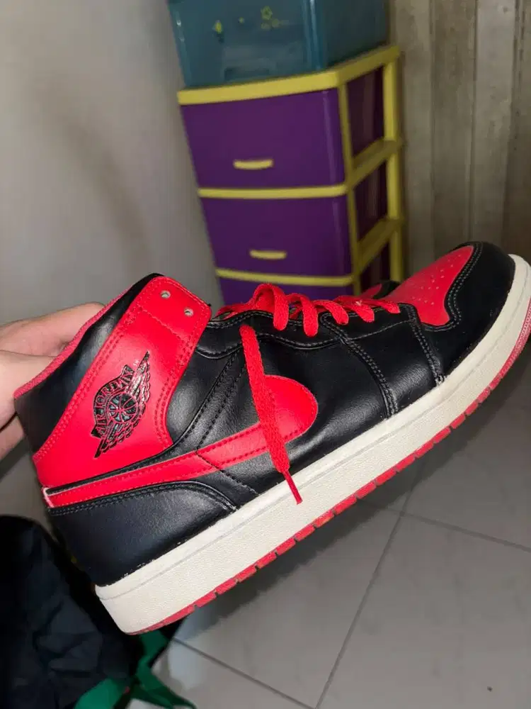 Air Jordan 1 Mid Bred Black Red Second Mulus