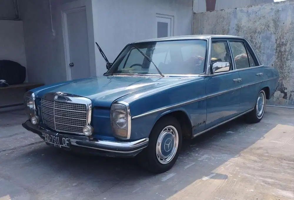Mercedes-Benz 120 1975 Bensin
