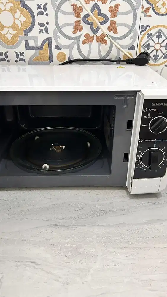 Microwave SHARP model R220 MA WH