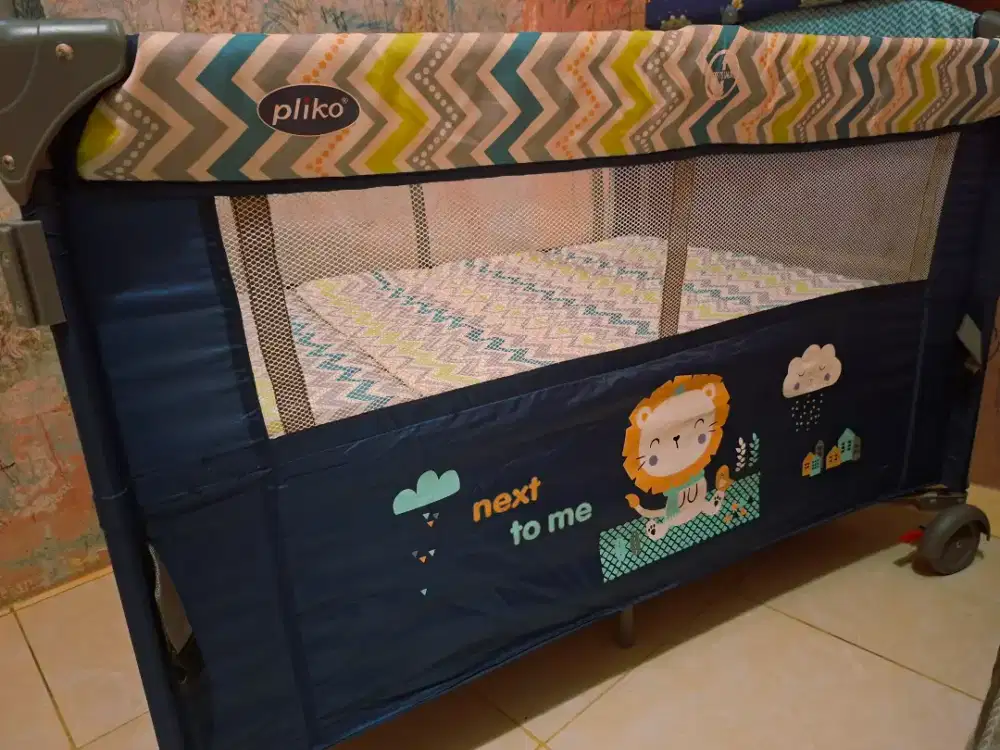 Pliko next to me baby box