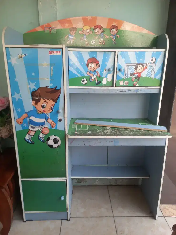 Meja Belajarr bergambar