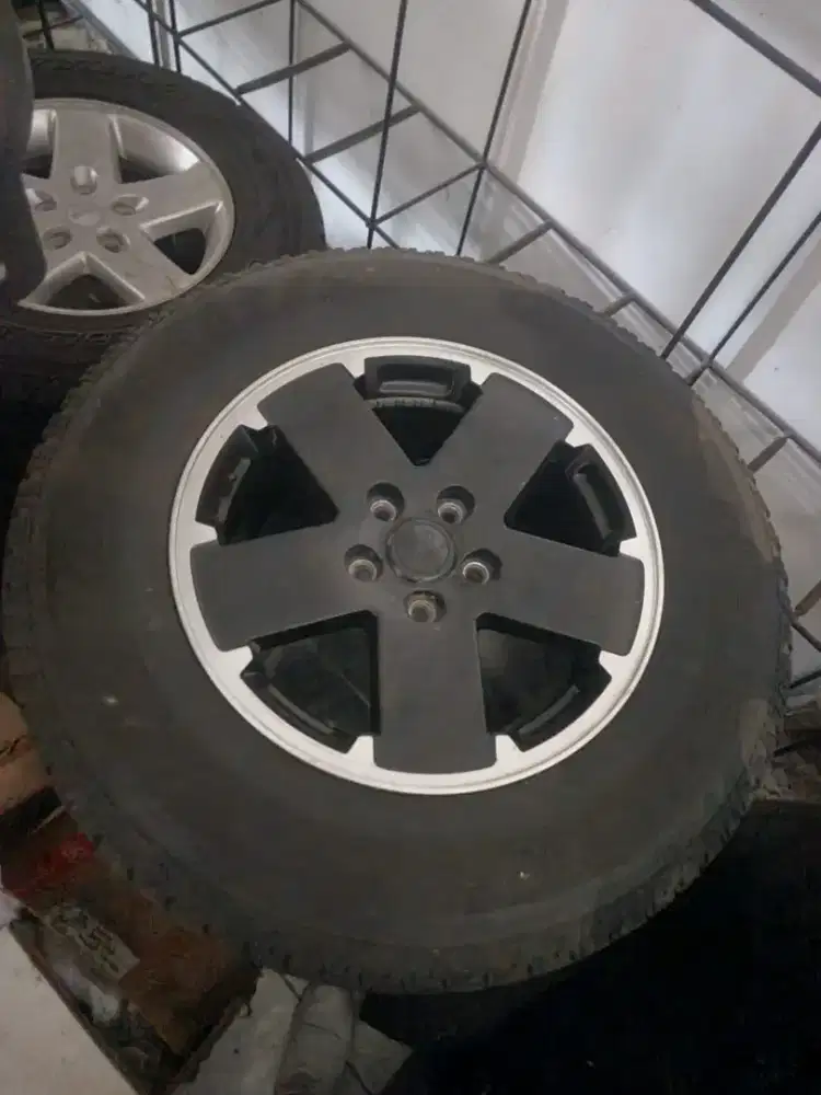 Dijual velg Toyota Ferrari Wrangler mclaren