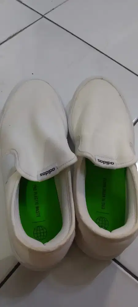 SEPATU ADIDAS ON SLIP