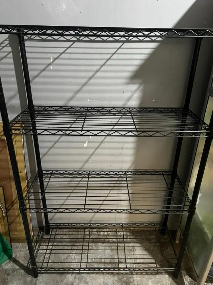 Rak besi susun empat