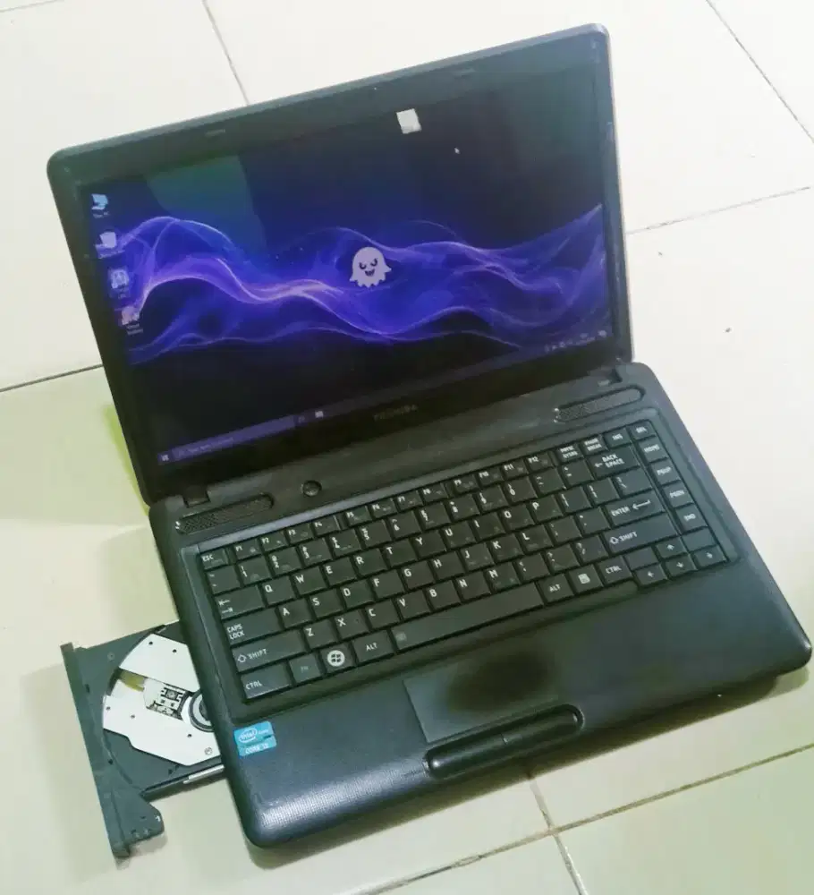 Laptop Toshiba C640 Core i3 Ram 4GB Hdd 320GB (Baterai kuat 40 menit)