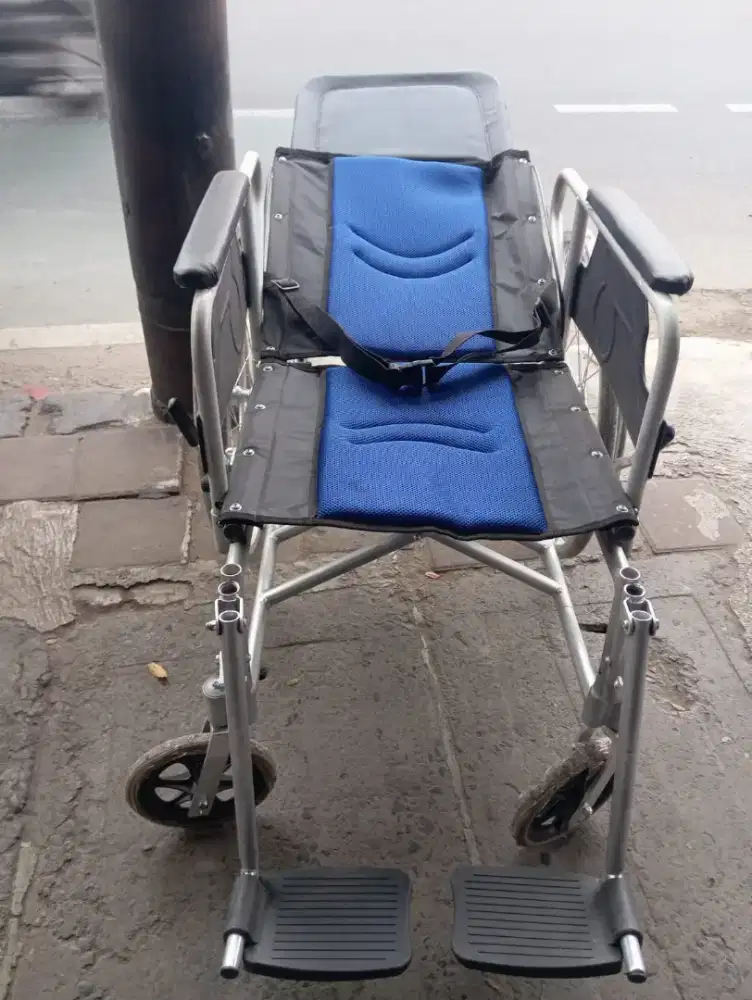 Kursi roda bekas almunium bisa tidur siap pakai