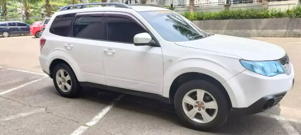 Di jual cepat subaru forrester tahun 2012 automatic.