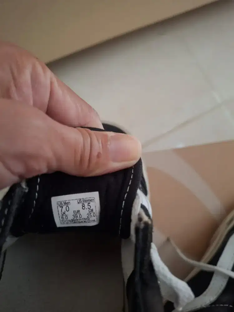 Sepatu asics santai