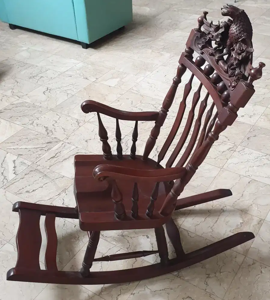 Kursi Goyang Antique