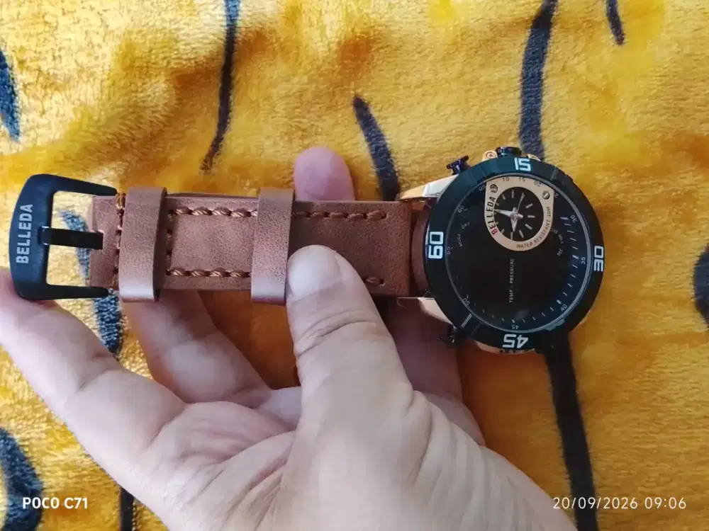 Jam tangan kulit pria dewasa
