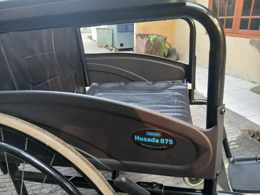 PAKET HEMAT ALAT MEDIS : KURSI RODA OneMed Husada 875 & Walker Sellaco