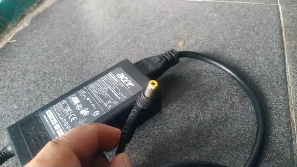 Adaptor Laptop Acer bekas Original 19v 3.42a