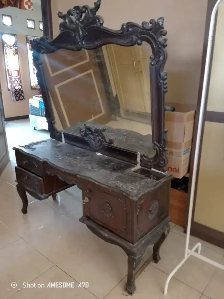 Meja Rias Kayu Jati