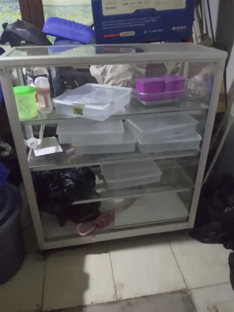 Etalase ukuran 1 x 1 m
