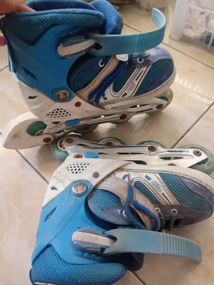 Sepatu Roda Anak