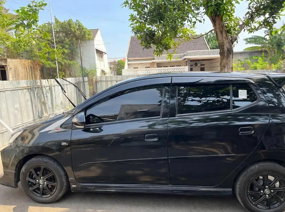 Toyota Agya GR Sport 2022 KM 33rb Plat A Pajak 10-27