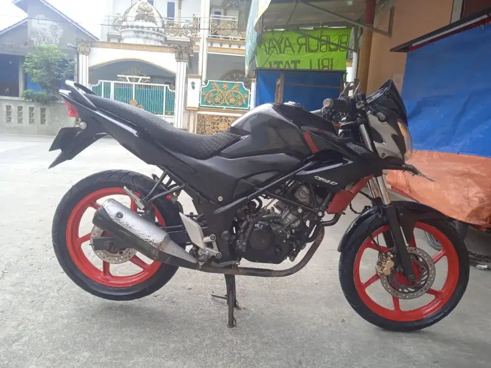 Honda CB150R old