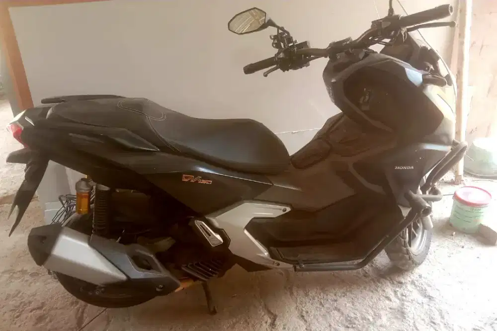 Honda ADV 160 tahun 2024 ABS type tertinggi