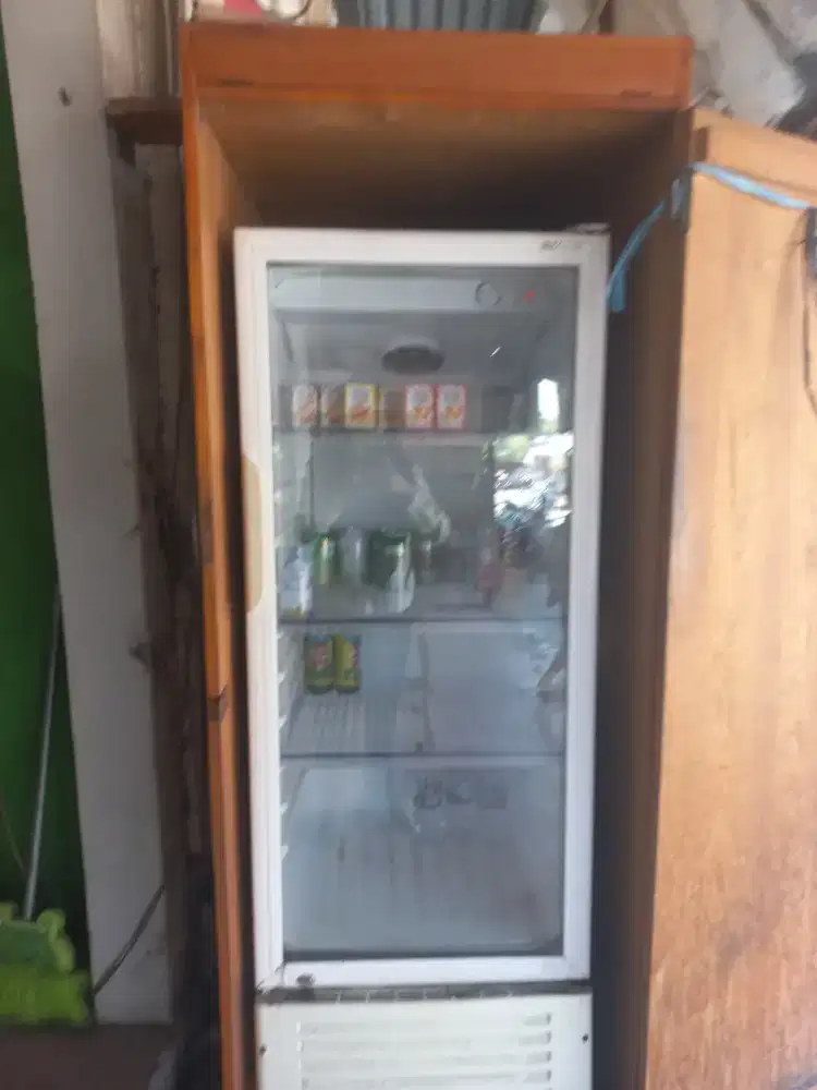 Di jual cepat kulkas minuman bersama tempat kulkas nya