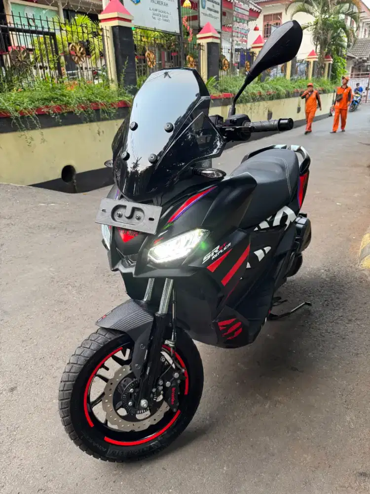 Aprillia SR GT 200
