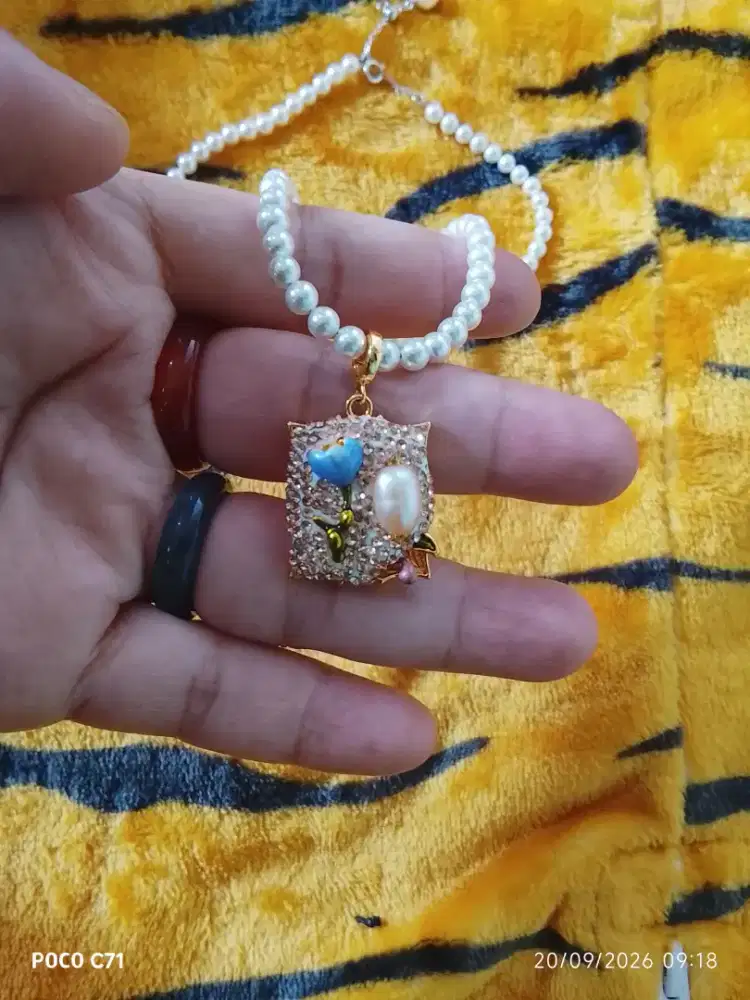 Kalung motherof pearl