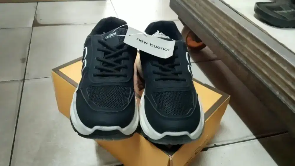 Sepatu wanita fashion