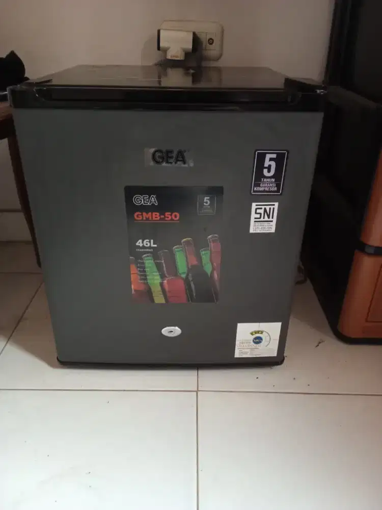 Kulkas Kecil Mini GEA GMB-50 46L