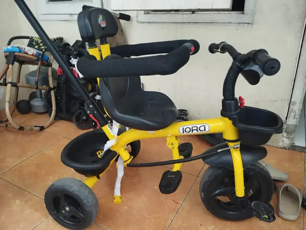 Di jual sepeda roda tiga