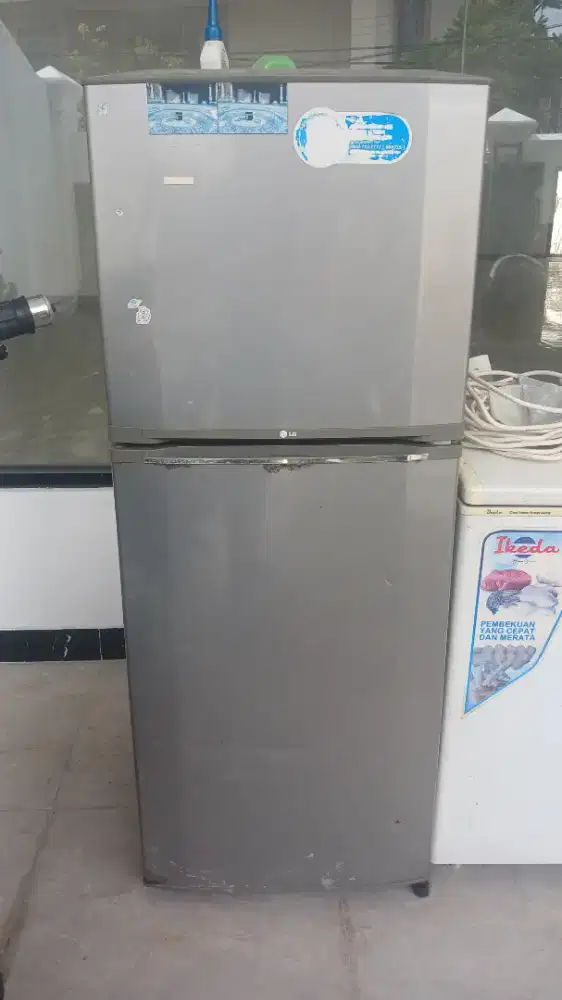 KULKAS 2 PINTU MEREK LG