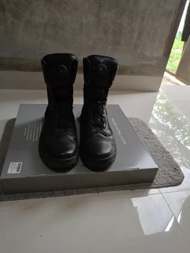 Sepatu PDL bekas kondisi masih bagus nmr 44 dan 43 sepasang 100 rb