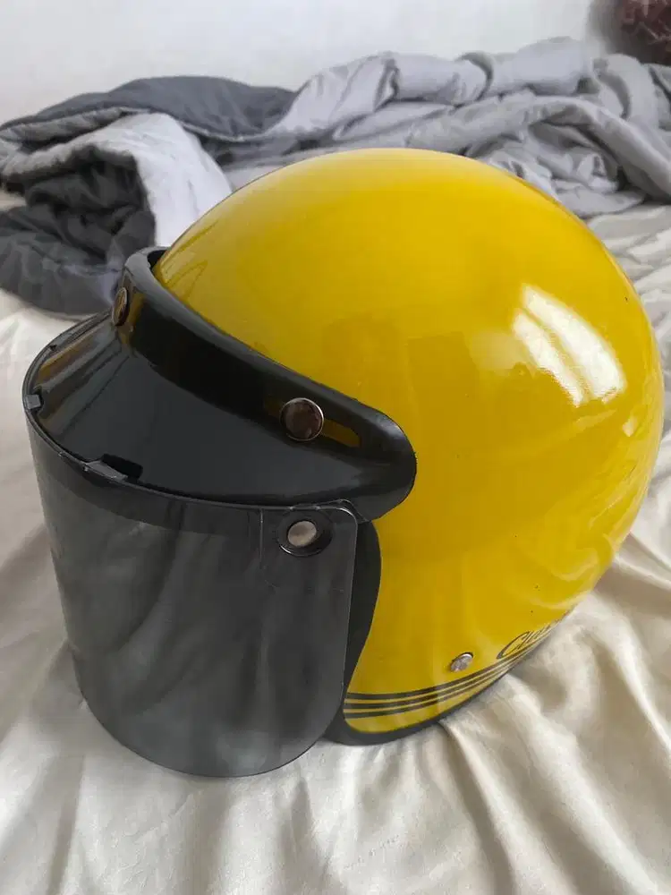Jual helm warna kuning classics murah aja