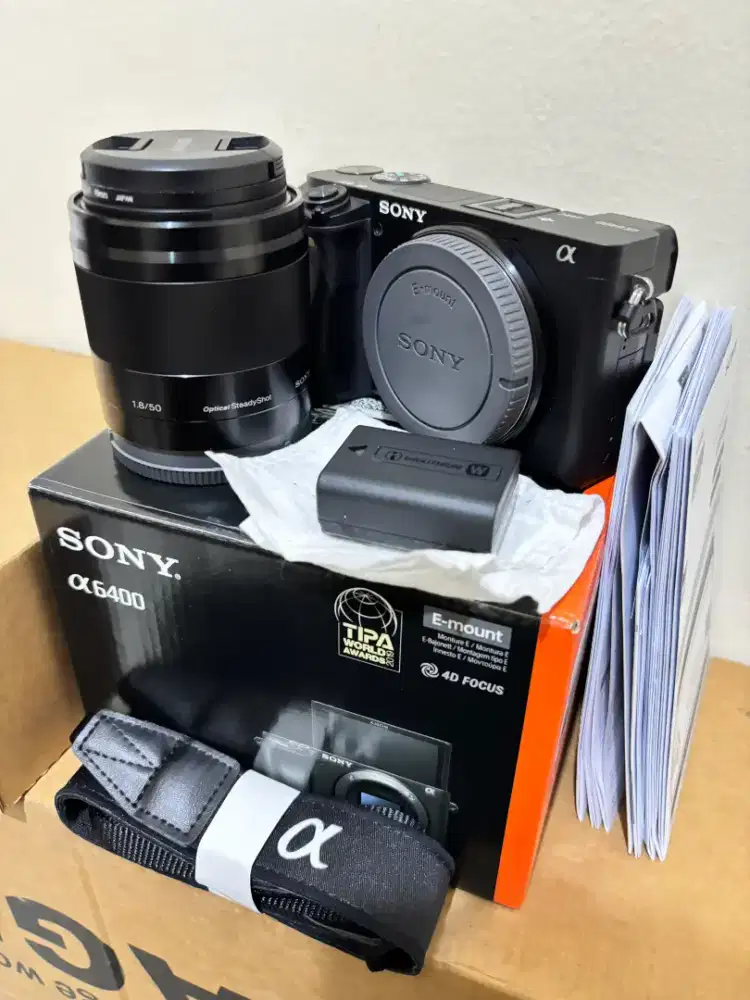 LIKE NEW! SONY A6400 + LENSA SONY E 50MM