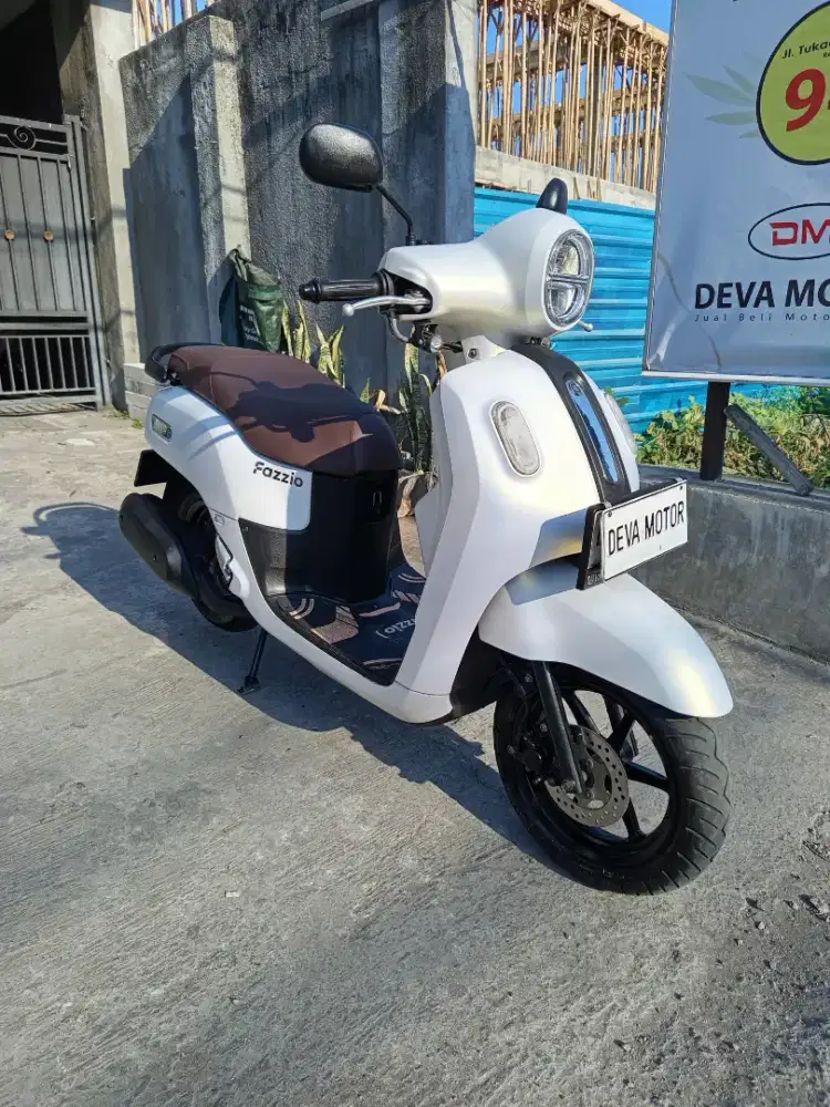 Fazio putih Deva motor
