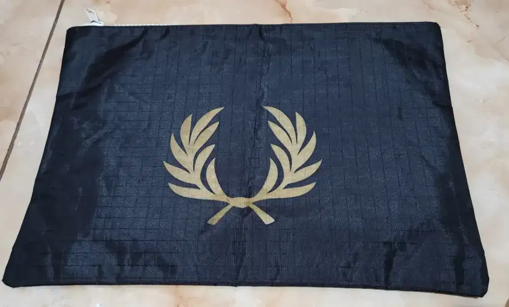 Tas Pouch Unisex edisi 60th Anniversary FRED PERRY