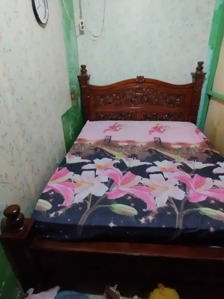 Tempat tidur jati