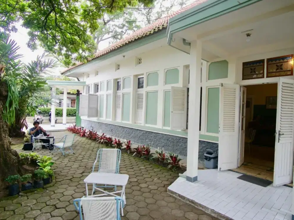 Rumah Terawat Strategis di Burangrang Bandung